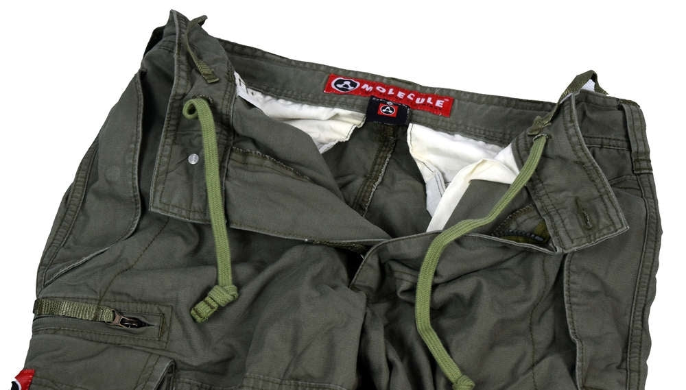 Three-quarter cargo shorts olive by Molecule
